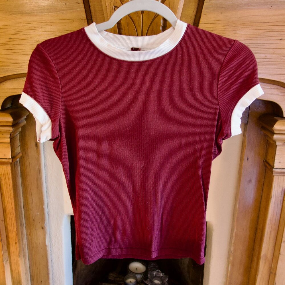 SKIMS - SOFT LOUNGE RINGER T-SHIRT - Size: M - Color: Maroon